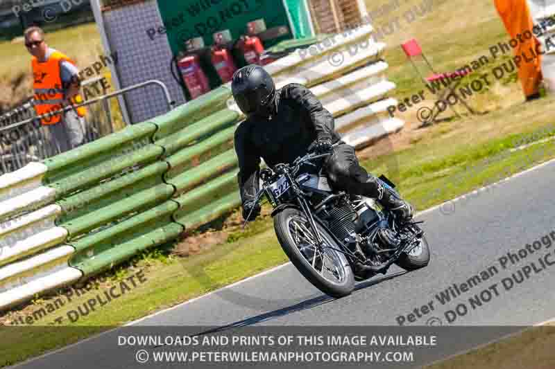 Vintage motorcycle club;eventdigitalimages;mallory park;mallory park trackday photographs;no limits trackdays;peter wileman photography;trackday digital images;trackday photos;vmcc festival 1000 bikes photographs